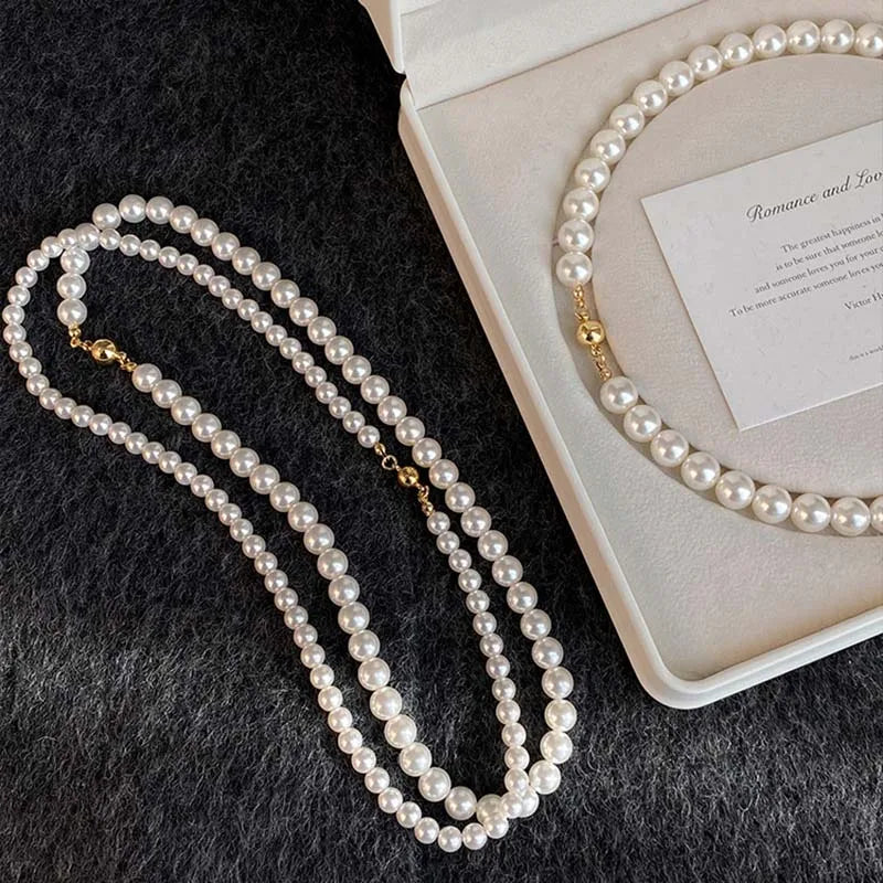 Elegant white pearl necklace displayed in a jewelry box, showcasing a luxurious and stylish design.